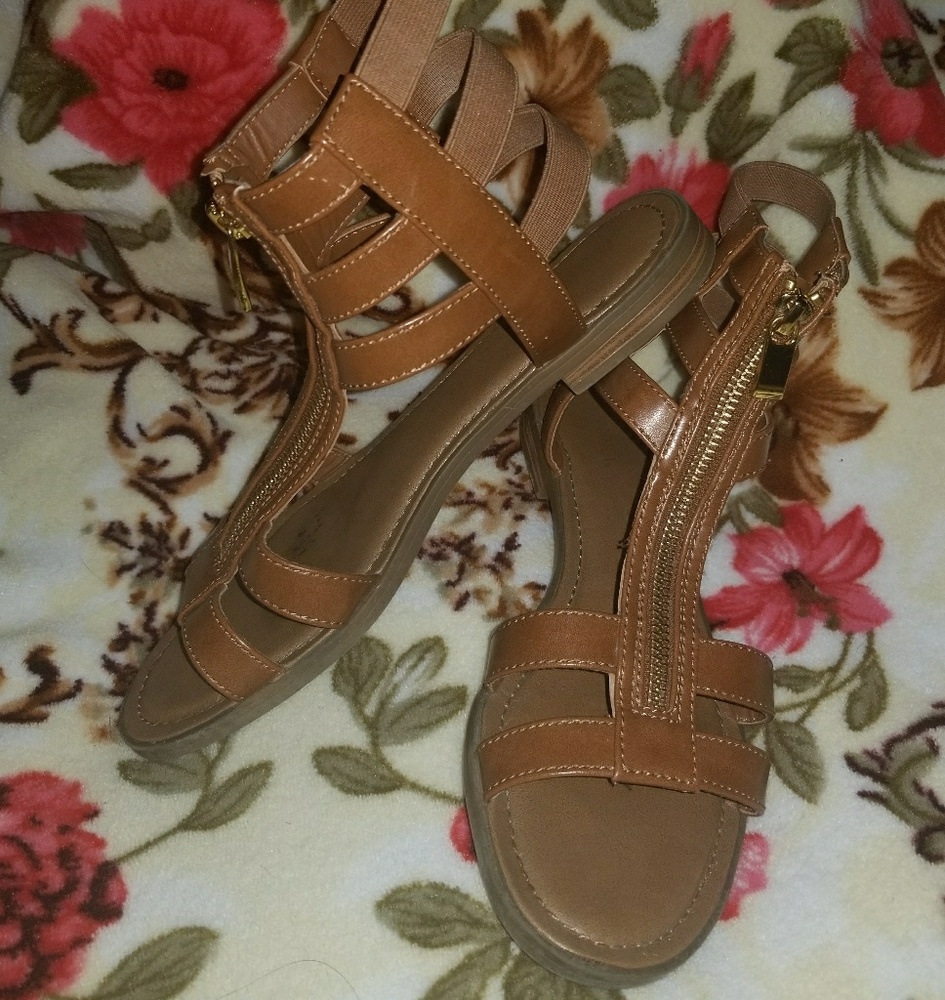 Tan sandals very cute.
